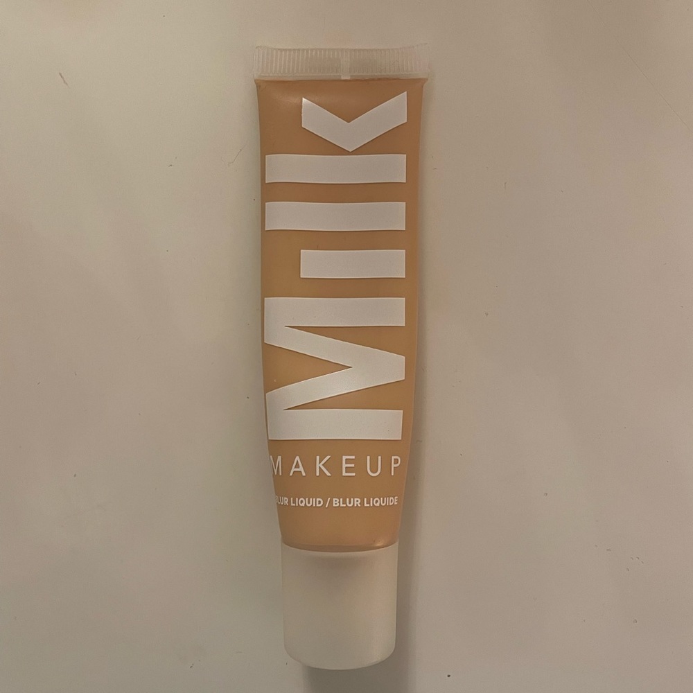 Milk makeup blur liquid matte foundation “golden light”
